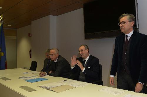 Sergio Bolzonello (Vicepresidente Regione FVG e assessore Attività produttive, Turismo e Cooperazione) e Francesco Peroni (Assessore regionale Finanze, Patrimonio, Coordinamento e Programmazione Politiche economiche e comunitarie) durante l'incontro con le parti sociali - Udine 13/11/2017